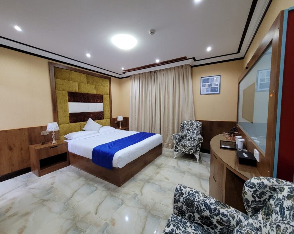 Double room with armchairs and desk at Camphor Hotel