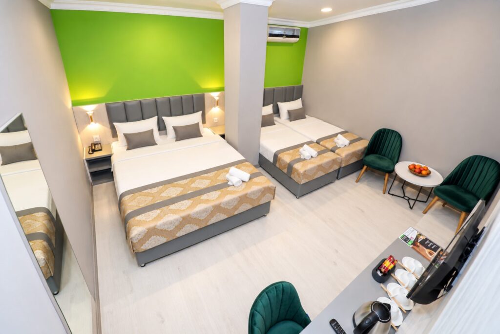 Quadruple room, seating