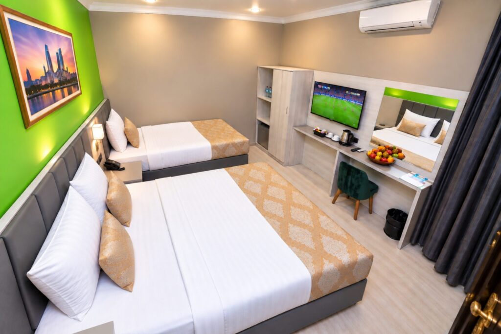 Triple room, desk side