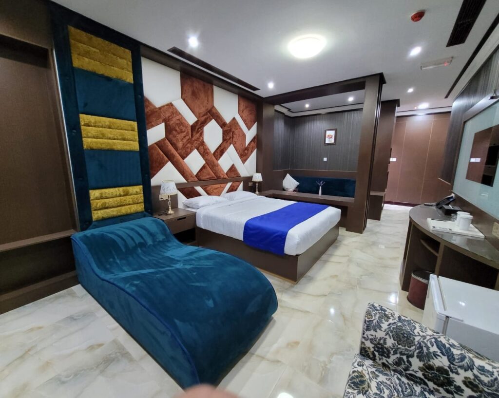 Junior suite bedroom