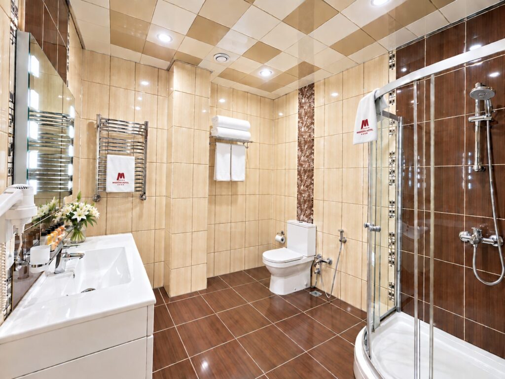 Quadruple room, bathroom