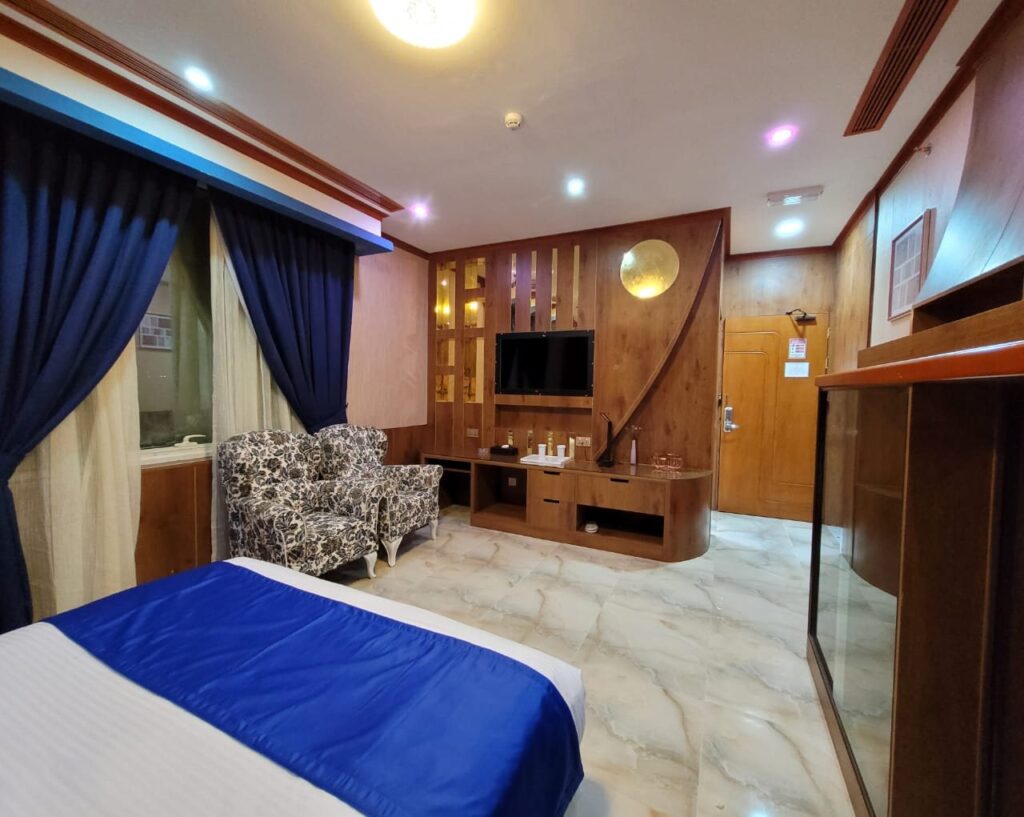 Single room with TV unit