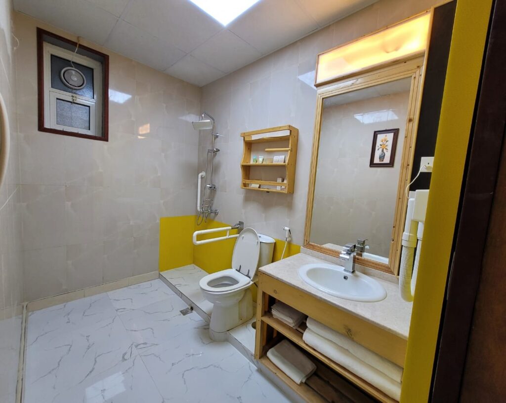 Suite bathroom