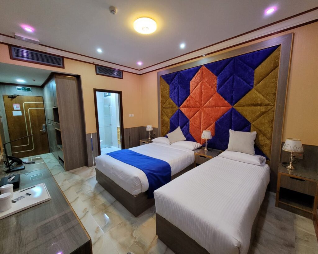 Triple room with desk