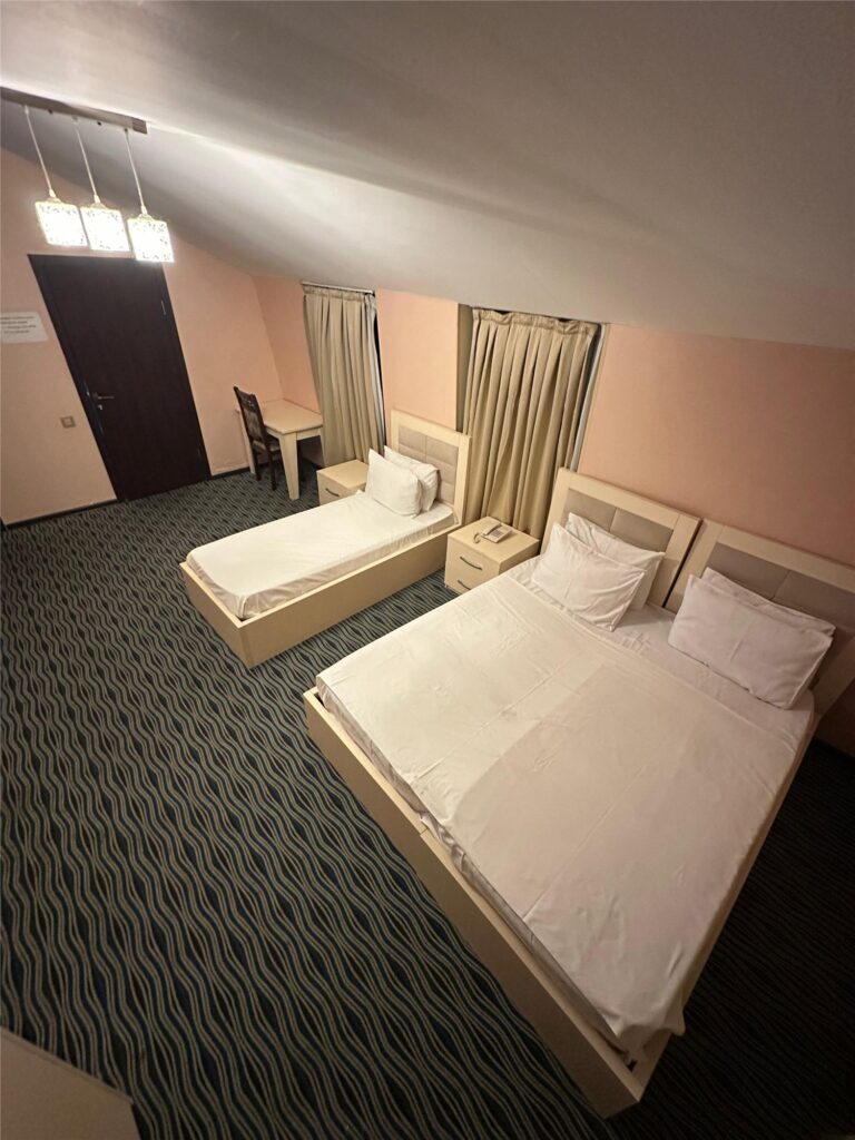 Triple room with desk